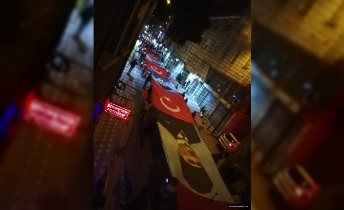 Edremit Te Fener Alayinda Onlarca Metre Turk Bayragi Ve Ataturk Posteri Goz Kamastirdi