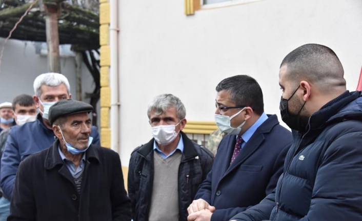 Başkanı Öz, evi yanan köylüyü ziyaret etti