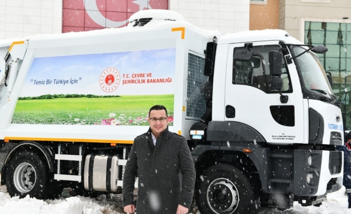 Bakanlıktan Mustafakemalpaşa’ya hibe çöp kamyonu