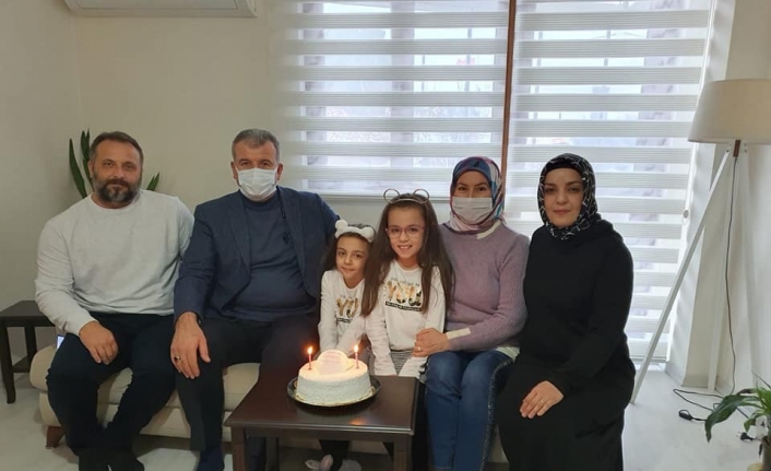 Başkan Elbi’den sürpriz doğum günü kutlaması
