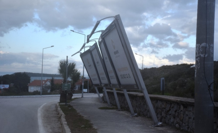 Urla sahillerini fırtına vurdu