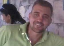AYNI MASADA EĞLENDİĞİ ARKADAŞINI ÖLDÜRDÜ
