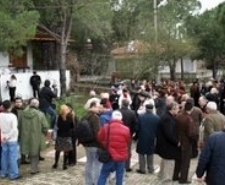 UĞUR MUMCU, DOĞUM GÜNÜNDE AYVALIK’TA UNUTULDU