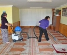 EDREMİT’TE CAMİLER TEMİZLENİYOR
