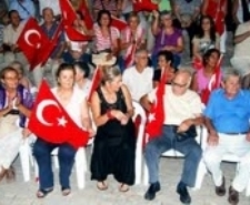 AYVALIK’TA ADD’NİN “REFERANDUMDA HAYIR” ÇIKARTMASI