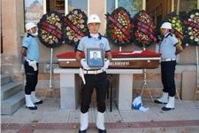 KORUMA POLİSİ EBEDİYETE GÖZYAŞLARI İLE UĞURLANDI