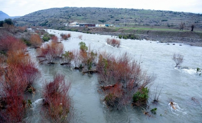 Aşırı yağışlardan dolayı İzmir’de bir baraj kapağı açıldı