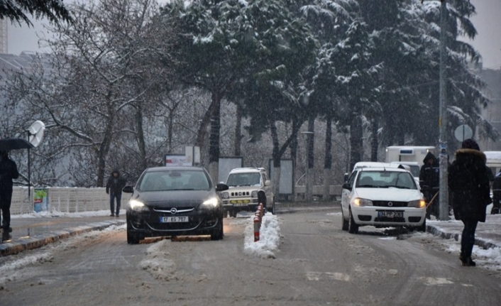 Ayvacık ve Biga’da eğitime kar engeli
