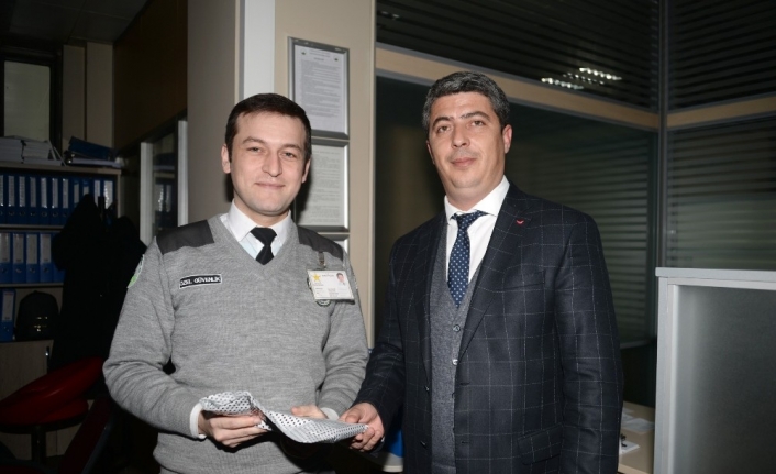 Belediye personeline anlamlı doğum günü hediyesi