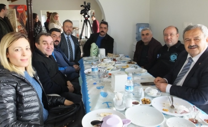 Burhaniye Belediye Başkanı Uysal gazetecilerle bir araya geldi