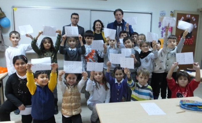 Burhaniye’de öğrenciler oryantiring öğreniyor