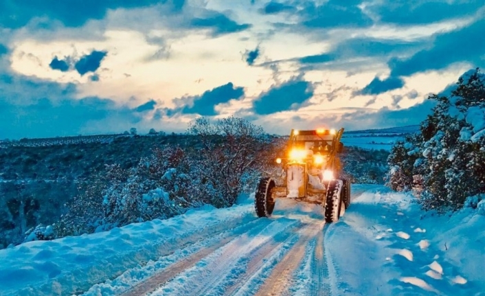 Bursa’da karla mücadele sürüyor