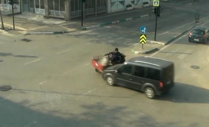 Bursa’da otomobil ve motosiklet kafa kafaya çarpıştı