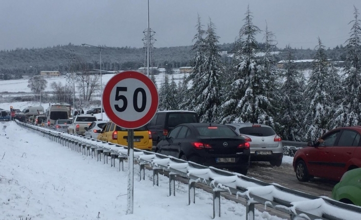 Bursa’da sürücüler 4 saat yolda mahsur kaldı