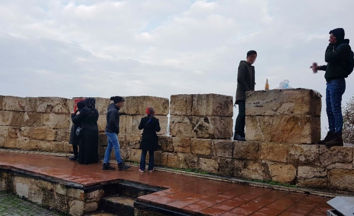 Bursa’nın tarihi surları alkoliklerin mekanı oldu