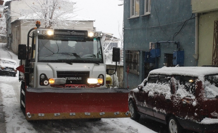 Bursa’nın üst kesimlerinde 15 santimetre kar var