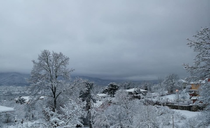 Çanakkale’de kar ulaşımı zorlaştırıyor