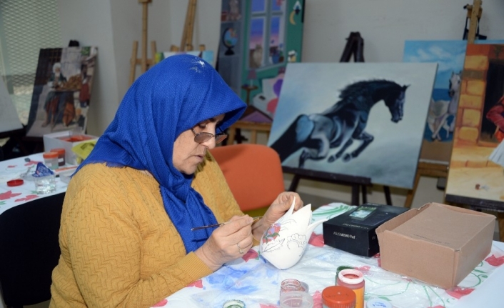 Çini sanatı OSMEK ile canlanıyor