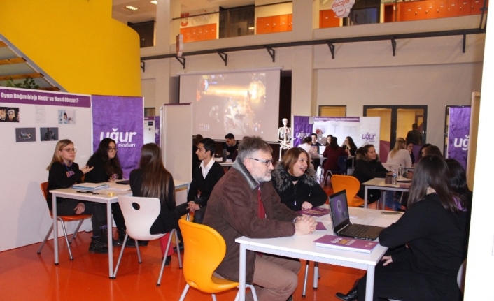 Farklı kuşaklar buluştu, öğrenciler velilere teknolojiyi anlattı