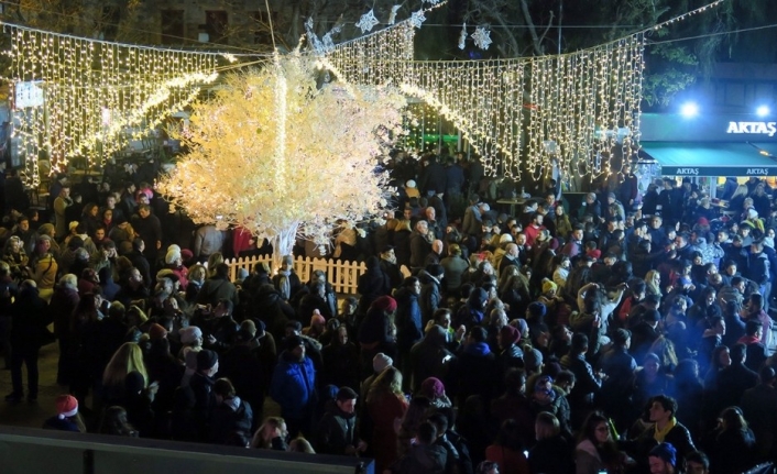 Foça yeni yılı doyasıya kutladı