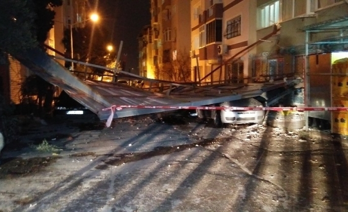 İzmir fırtınanın ardından normale dönüyor