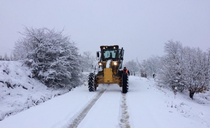 İzmir’de belediye ekipleri kara karşı teyakkuz halinde bekliyor