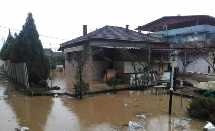 İzmir’de şiddetli yağış raporu: 1 aylık yağmur 3 günde geldi