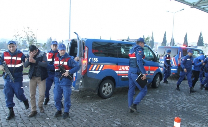 Jandarmadan İzmir’de dev uyuşturucu operasyonu: 46 gözaltı