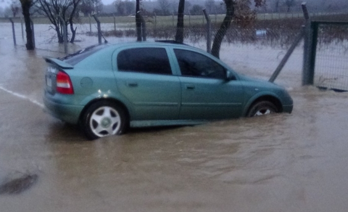 Kazdağları’nda eriyen karlar su baskınlarına sebep oldu