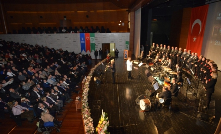 Muhtarların konserinde Bozbey’den türkü