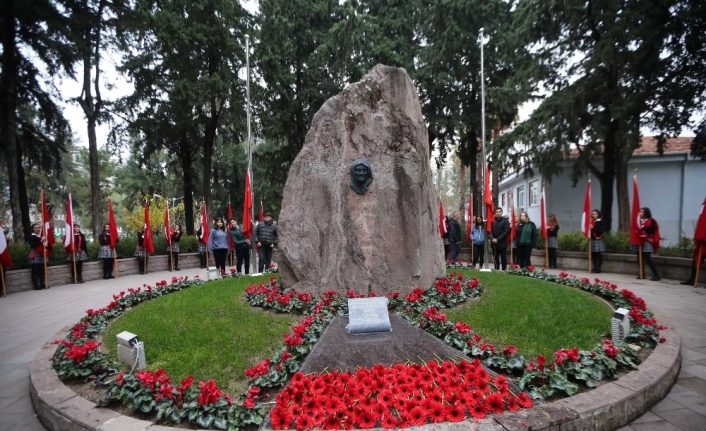 Onlarca kişi Zübeyde Hanım’ı anmak için mezarı başındaydı