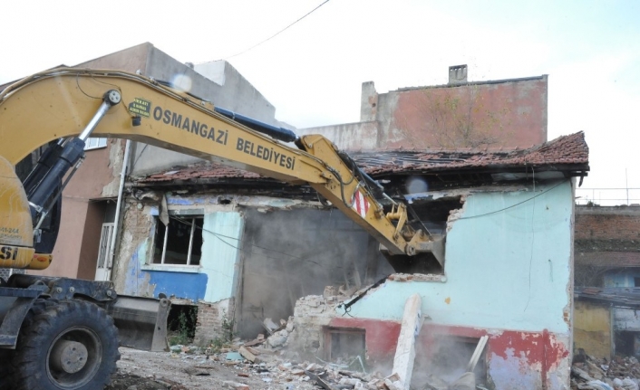 Osmangazi’de 142 metruk bina yıkıldı