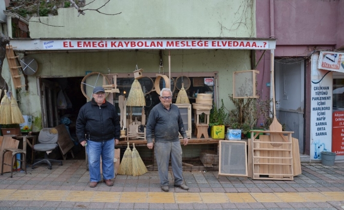 (Özel) 86’lık marangoz askerde öğrendiği mesleğini yarım asırdır sürdürüyor