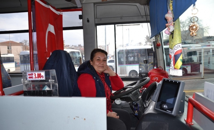 (Özel) Bandırma’nın ilk ve tek kadın otobüs şoförü