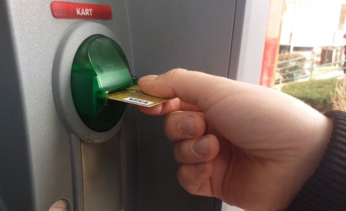 Bankalar işsiz vatandaşa 20 bin lira limitli kredi kartı verdi