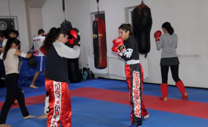 Kick Boks’ta milli takımın deposu Balıkesir