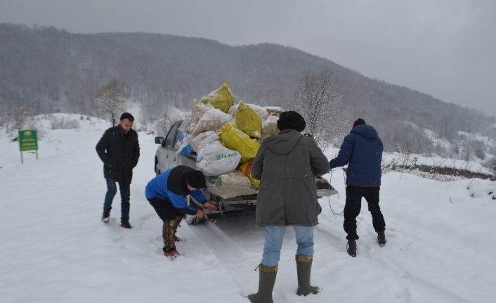 (Özel) Karda yaban hayvanlarını unutmadılar