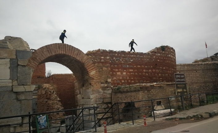 Süper kahramanlara özenip hayatlarını hiçe sayıyorlar