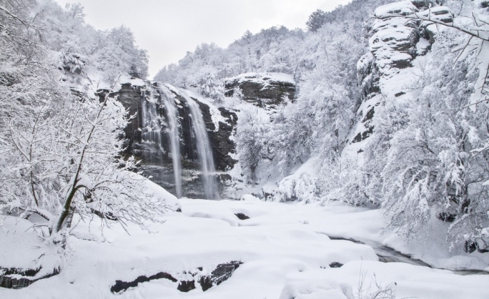 Suuçtu şelâlesi beyaza büründü