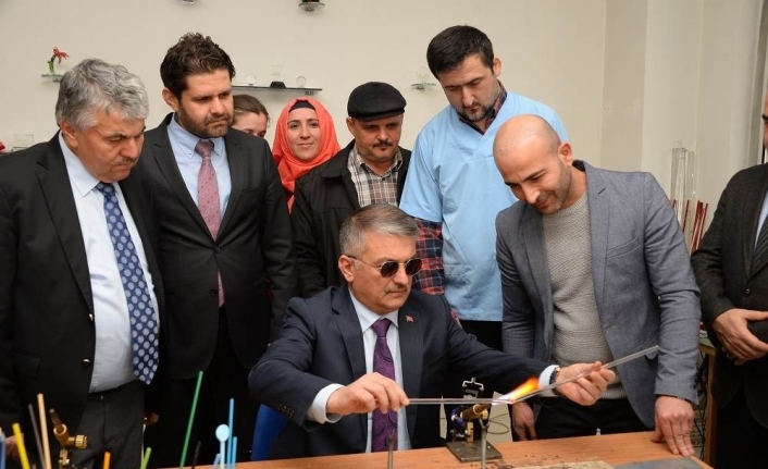 Vali Yazıcı Mavi At Kafe’de