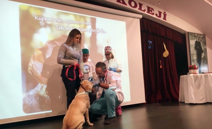 Veterinerler okulları dolaşarak öğrencilere hayvan sevgisi aşılıyor