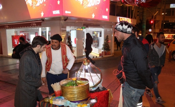 Yılbaşı kimi için eğlence, kimi için de ekmek parası