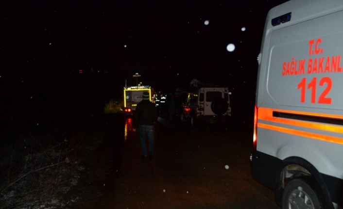Ablasını kurtarmak için gölete girdi, kendisi canından oldu