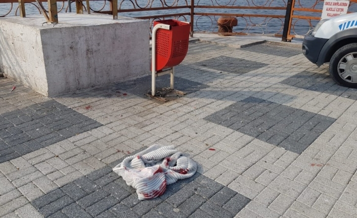 Balıkçı kendini bıçakladı