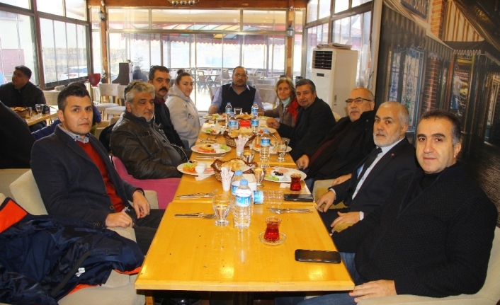 Balıkesir Gazeteciler Cemiyeti Yönetimi Edremitli gazeteciler ile bir araya geldi