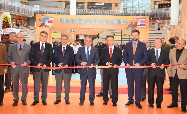 Balıkesir’de kitap fuarı açıldı