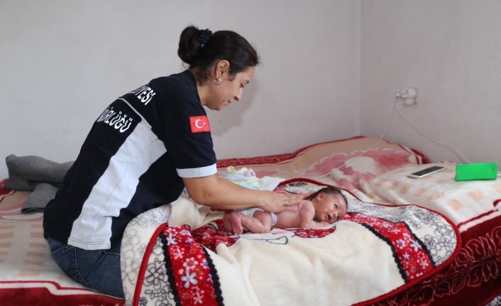 Burhaniye Belediyesi yeni anneleri yalnız bırakmadı