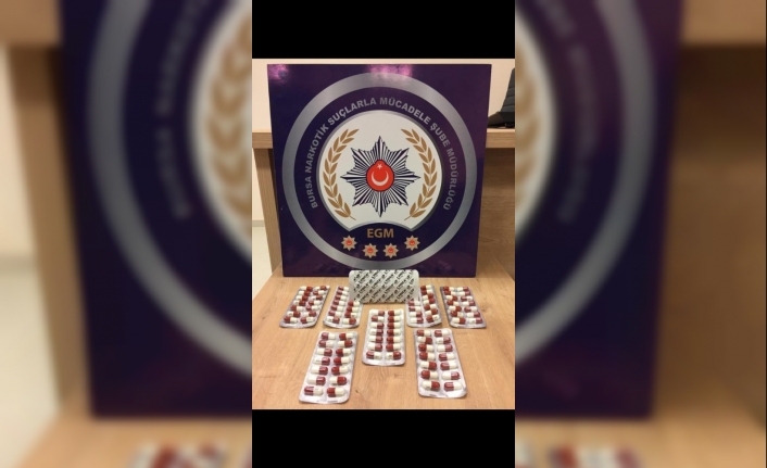 Bursa’da 112 adet lyrica kapsül ile 125 gram metamfetamin ele geçirildi