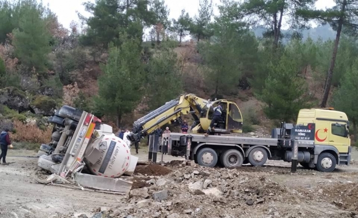 Bursa’da tanker devrildi, kimyasal madde paniği yaşandı