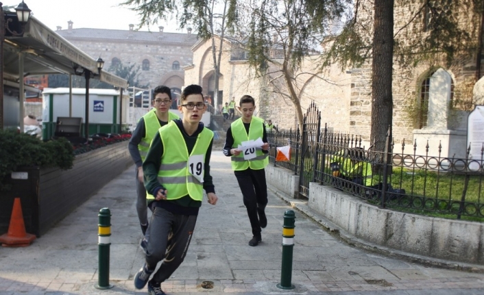 Bursa’nın tarihi mekanlarında gençlerin nefes kesen yarışı